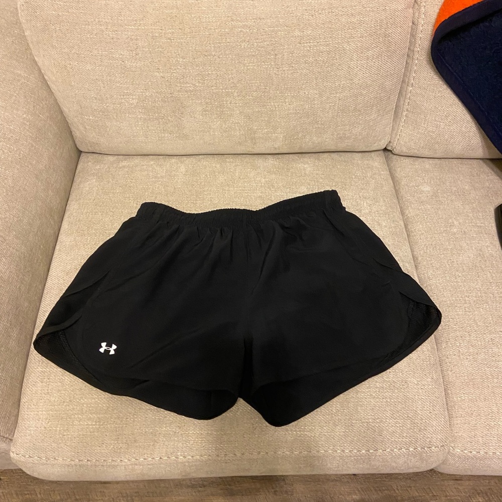 Under Armor black lined women’s running shorts